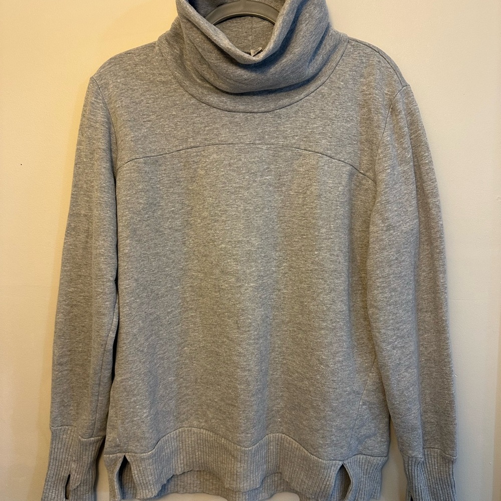 alo yoga Gray Turtleneck Sweatshirt